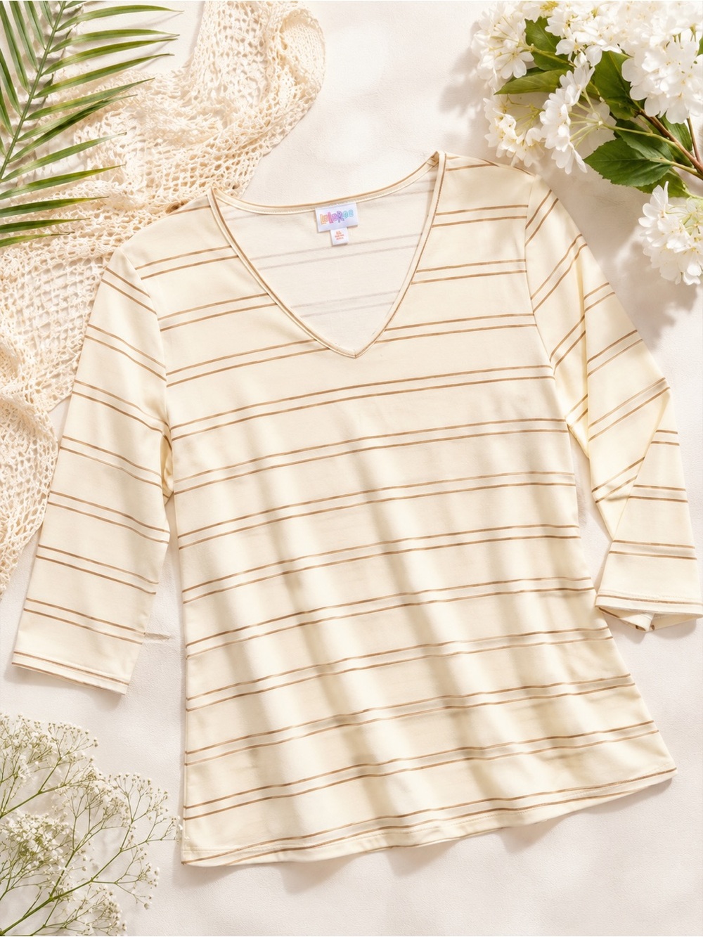 New LuLaRoe Eden ¾ Sleeve V-Neck Top | Size XS